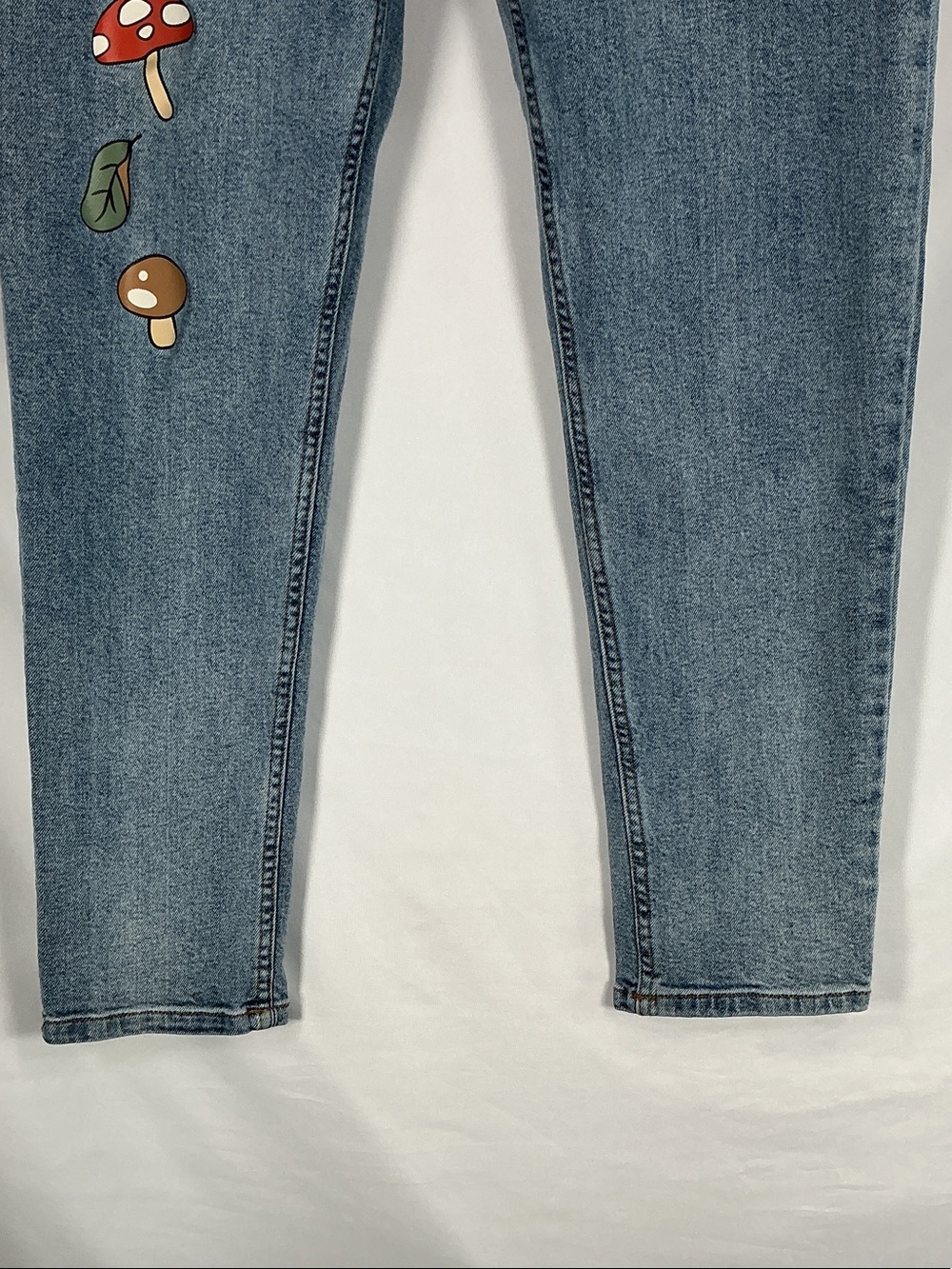 Her Universe My Neighbor Totoro Mom Jeans Hot Topic Ghibli Light Wash Denim 13 - Picture 10 of 16